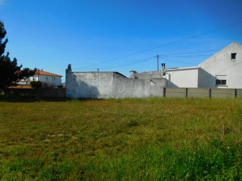 2 Moradias para reconstruir + Terreno 3700m2  / Comeira / Marinha Grande