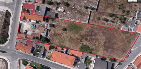 2 Moradias para reconstruir + Terreno 3700m2  / Comeira / Marinha Grande