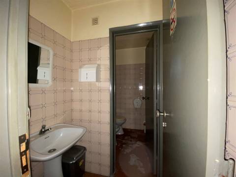 LOJA / Arrecadação / Quinta da Alçada / LEIRIA