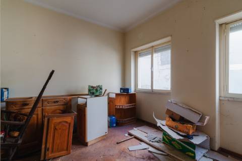 Prédio / 3 Pisos / Investimento /  Centro de Leiria