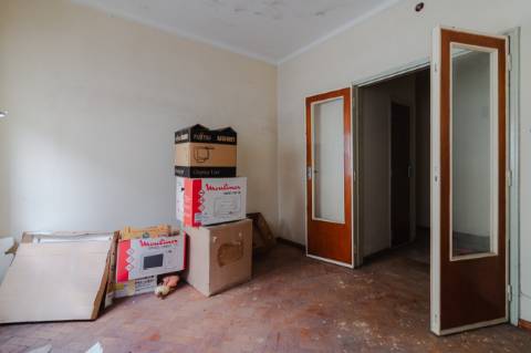 Prédio / 3 Pisos / Investimento /  Centro de Leiria