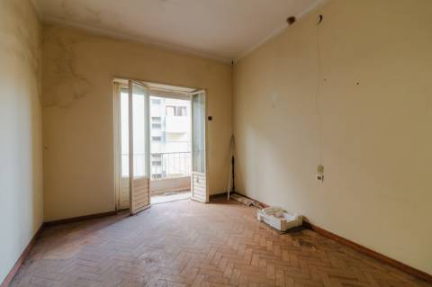 Prédio / 3 Pisos / Investimento /  Centro de Leiria