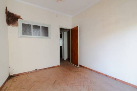 Prédio / 3 Pisos / Investimento /  Centro de Leiria