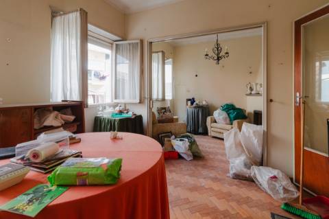 Prédio / 3 Pisos / Investimento /  Centro de Leiria