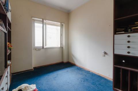 Prédio / 3 Pisos / Investimento /  Centro de Leiria