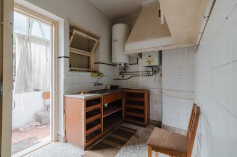 Prédio / 3 Pisos / Investimento /  Centro de Leiria