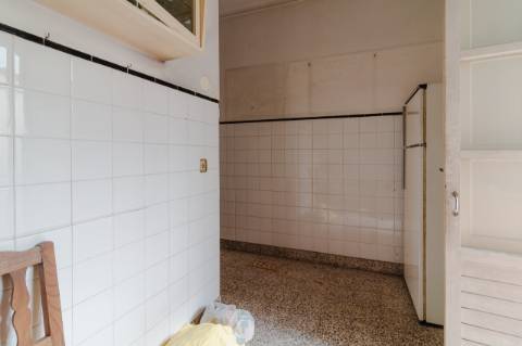 Prédio / 3 Pisos / Investimento /  Centro de Leiria