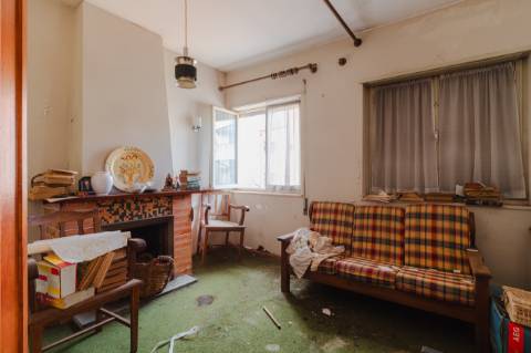 Prédio / 3 Pisos / Investimento /  Centro de Leiria