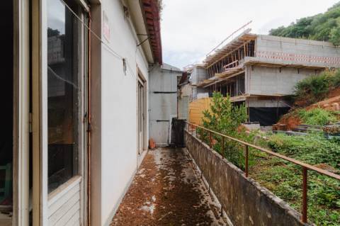 Prédio / 3 Pisos / Investimento /  Centro de Leiria