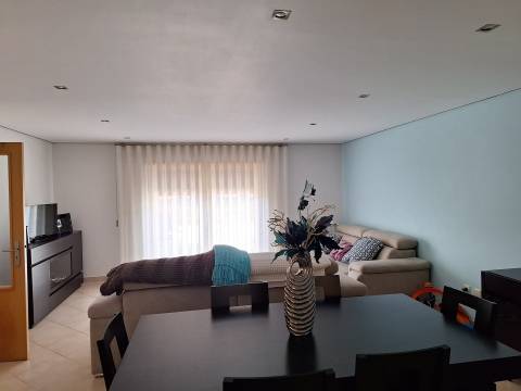 Moradia T5 / Geminada / Carvide / Monte Real