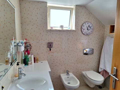 Moradia T5 / Geminada / Carvide / Monte Real