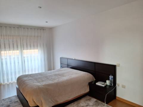 Moradia T5 / Geminada / Carvide / Monte Real