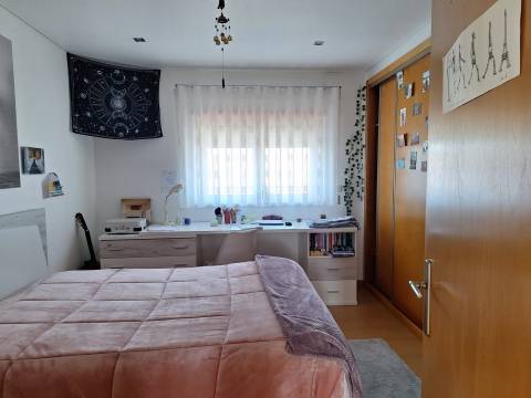 Moradia T5 / Geminada / Carvide / Monte Real