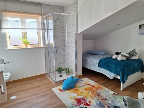 Moradia T5 / Geminada / Carvide / Monte Real