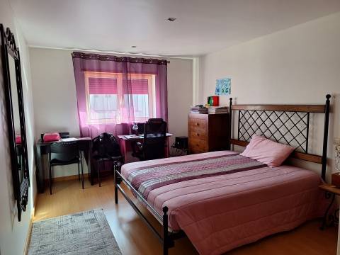 Moradia T5 / Geminada / Carvide / Monte Real