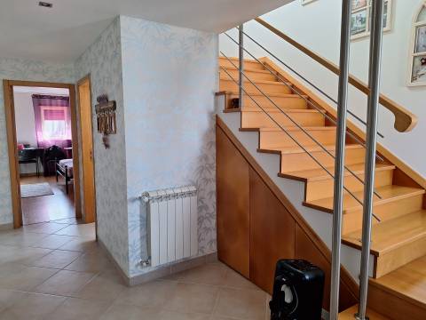 Moradia T5 / Geminada / Carvide / Monte Real