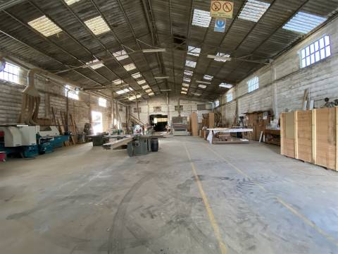 Pavilhões 1.500m2 / Lotes de Terreno total 5360m2 / Amieira / Regueira de Pontes / Leiria