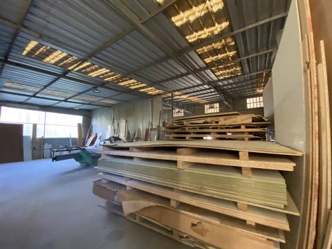 Pavilhões 1.500m2 / Lotes de Terreno total 5360m2 / Amieira / Regueira de Pontes / Leiria