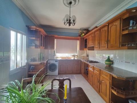 Moradia T4 / Armazém /Churrasqueira / Jardim / Quintal / Espite / Ourém