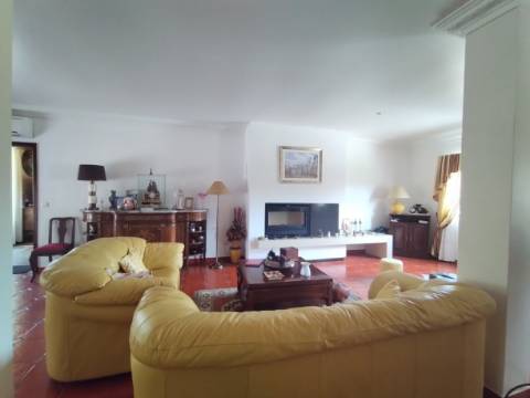 Moradia T4 / Armazém /Churrasqueira / Jardim / Quintal / Espite / Ourém