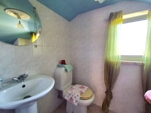 Moradia T4 / Armazém /Churrasqueira / Jardim / Quintal / Espite / Ourém