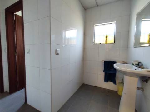 Moradia T4 / Armazém /Churrasqueira / Jardim / Quintal / Espite / Ourém