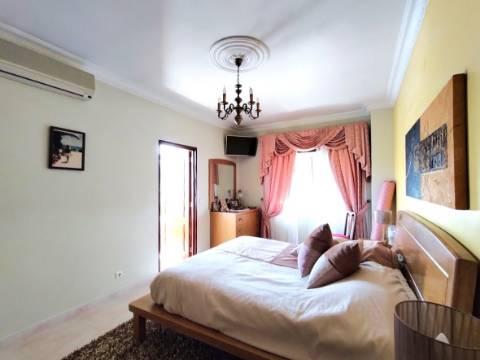 Moradia T4 / Armazém /Churrasqueira / Jardim / Quintal / Espite / Ourém