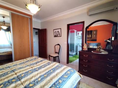 Moradia T4 / Armazém /Churrasqueira / Jardim / Quintal / Espite / Ourém