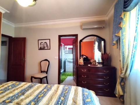 Moradia T4 / Armazém /Churrasqueira / Jardim / Quintal / Espite / Ourém