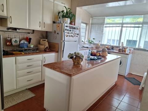 Moradia Geminada T3 Venda em Marinha Grande,Marinha Grande