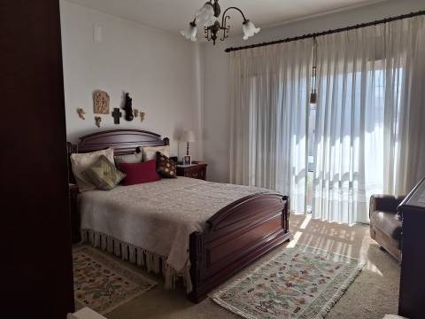 Moradia Geminada T3 Venda em Marinha Grande,Marinha Grande