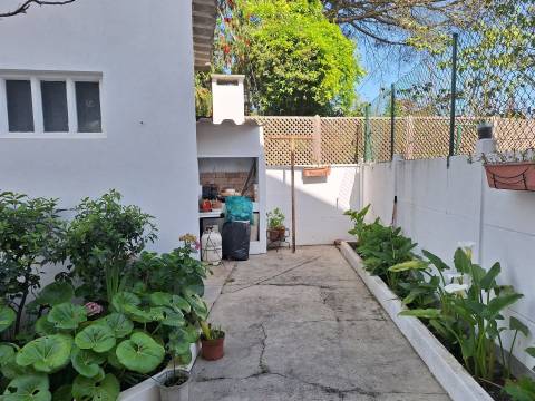 Moradia Geminada T3 Venda em Marinha Grande,Marinha Grande