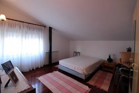 Moradia T5 / Terreno / Coimbrão / Leiria