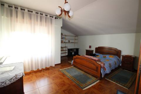 Moradia T5 / Terreno / Coimbrão / Leiria