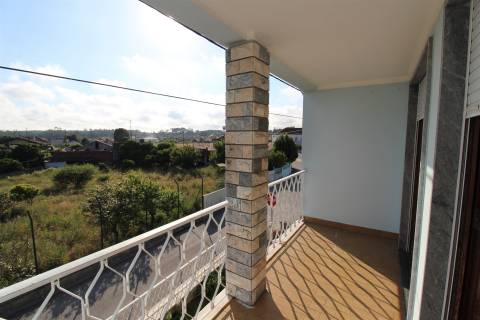 Moradia T5 / Terreno / Coimbrão / Leiria