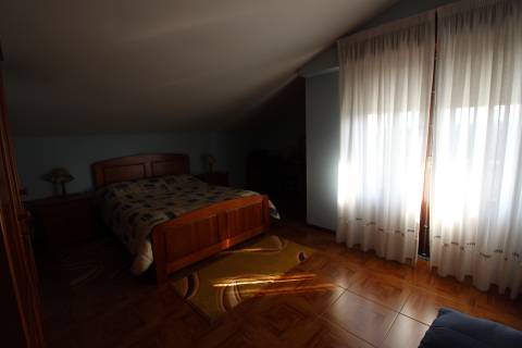 Moradia T5 / Terreno / Coimbrão / Leiria