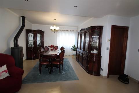 Moradia T5 / Terreno / Coimbrão / Leiria