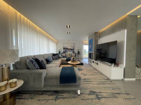 Moradia T4 / Isolada / 3 Pisos / Nazaré / Leiria