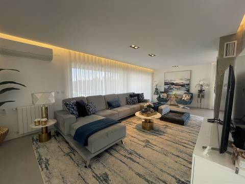 Moradia T4 / Isolada / 3 Pisos / Nazaré / Leiria