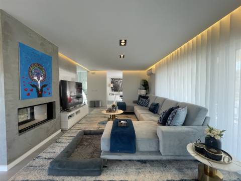 Moradia T4 / Isolada / 3 Pisos / Nazaré / Leiria