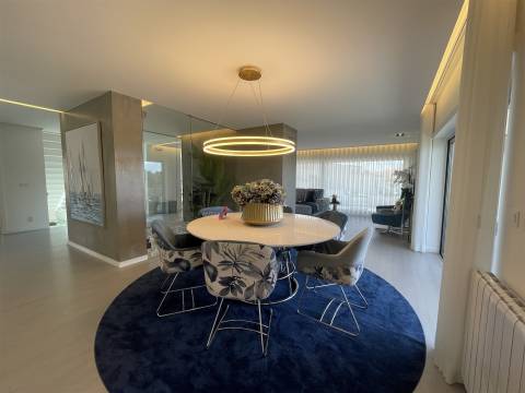 Moradia T4 / Isolada / 3 Pisos / Nazaré / Leiria