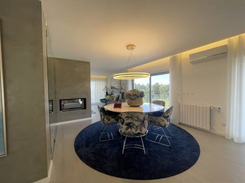 Moradia T4 / Isolada / 3 Pisos / Nazaré / Leiria