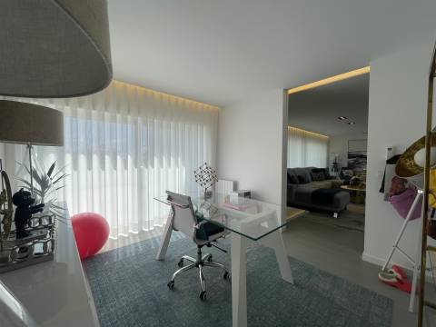 Moradia T4 / Isolada / 3 Pisos / Nazaré / Leiria