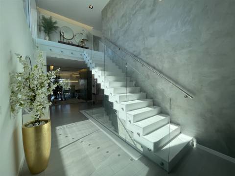 Moradia T4 / Isolada / 3 Pisos / Nazaré / Leiria