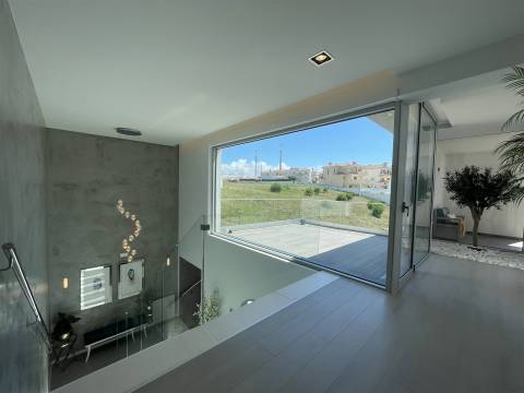 Moradia T4 / Isolada / 3 Pisos / Nazaré / Leiria