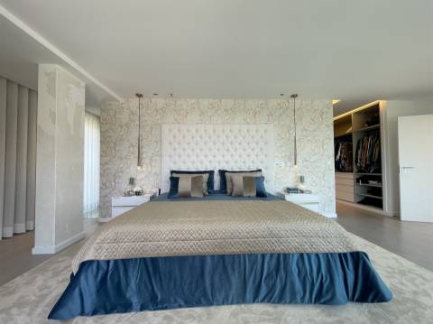 Moradia T4 / Isolada / 3 Pisos / Nazaré / Leiria