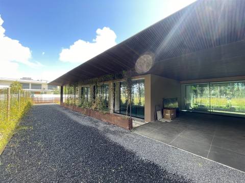 Imóvel de luxo / Moradia T3 + Casa Apoio T2 / Em Construção / Piscina / Pombal