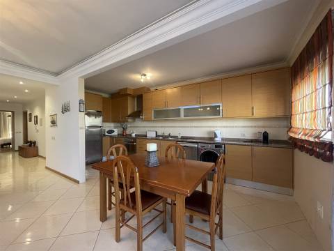 Apartamento T2 + 1 / Garagem  / Terraço / Vista  Mar / Nazaré / Leiria