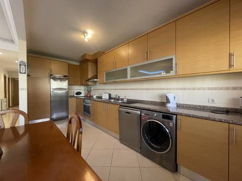 Apartamento T2 + 1 / Garagem  / Terraço / Vista  Mar / Nazaré / Leiria