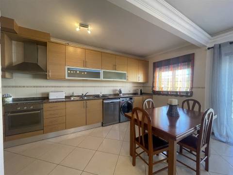 Apartamento T2 + 1 / Garagem  / Terraço / Vista  Mar / Nazaré / Leiria